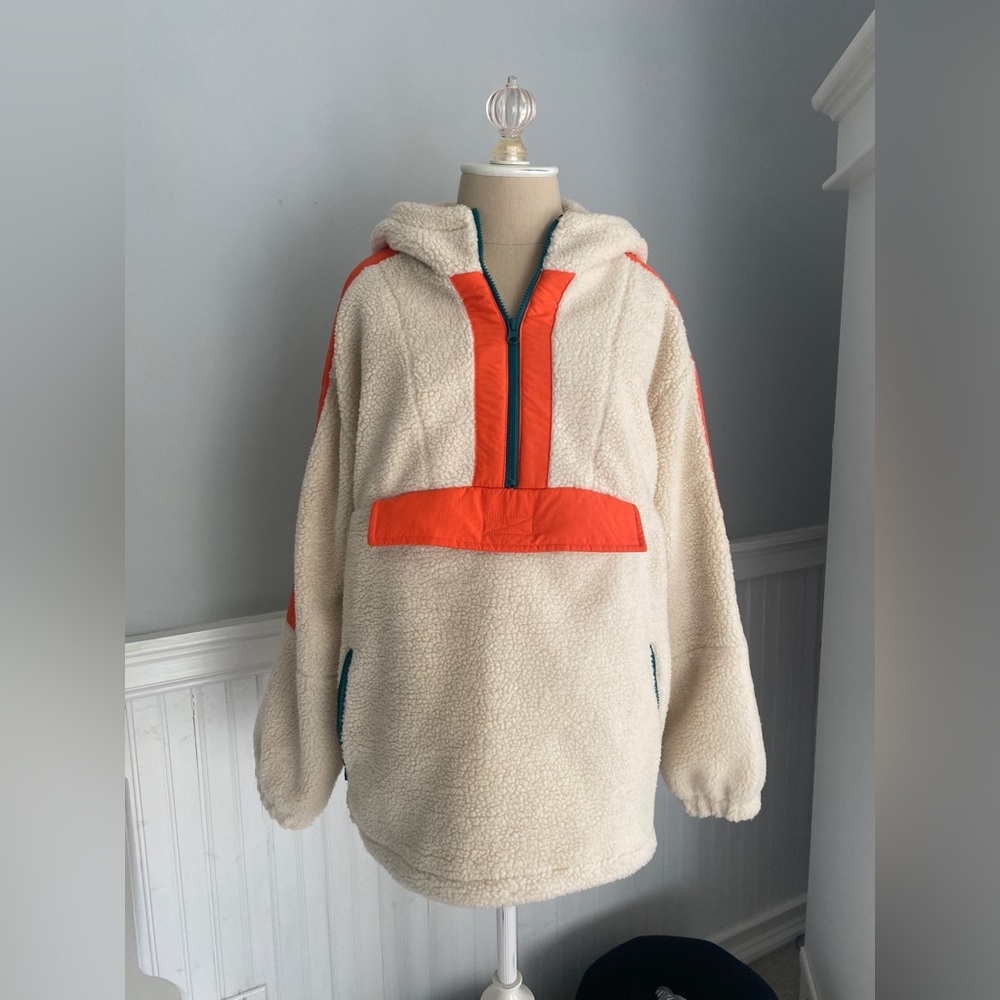 SHERPA PULLOVER / URBAN OUTFITTERS / SIZE : M